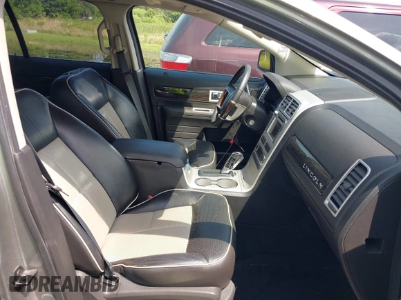 2008 Lincoln MKX z VIN 2LMDU88C28BJ18533, wystawiony jako IAAI lot #42273562 z przebiegiem 154 752 mil mil oraz . Historia ofert i sprzedaży dostępna na DreamBid. Obrazek 5.