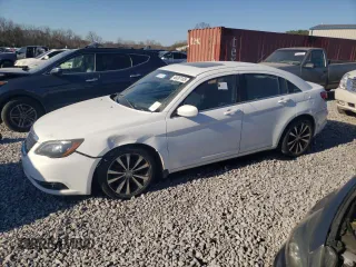 2013 Chrysler 200 Touring with VIN 1C3CCBBG8DN716555, listed as a Copart auction lot 48287105 with 132,807 mi miles and Clean Title. Bid and sale history available at carsss.com. Image 1.