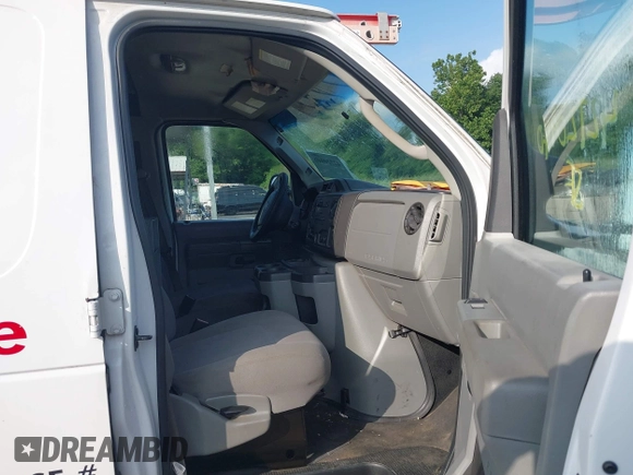 2014 Ford Econoline Cargo Commercial with VIN 1FTNS2EW7EDA04202, listed as a IAAI auction lot 42720940 with 167,356 mi miles and . Bid and sale history available at DreamBid. Image 5.