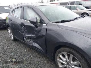 2016 Mazda 3 S Grand Touring z VIN JM1BM1N37G1351062, wystawiony jako IAAI lot #41573775 z przebiegiem 68 634 mil mil oraz . Historia ofert i sprzedaży dostępna na DreamBid. Obrazek 13.