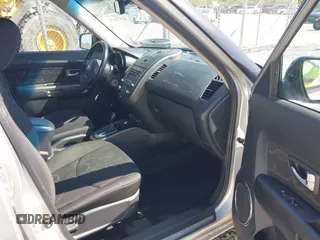 2013 Kia Soul + z VIN KNDJT2A69D7558159, wystawiony jako IAAI lot #41978478 z przebiegiem 223 717 mil mil oraz . Historia ofert i sprzedaży dostępna na DreamBid. Obrazek 5.