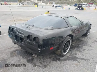 1992 Chevrolet Corvette z VIN 1G1YY23P8N5110765, wystawiony jako IAAI lot #42034616 z przebiegiem Nie podano mil oraz . Historia ofert i sprzedaży dostępna na DreamBid. Obrazek 4.