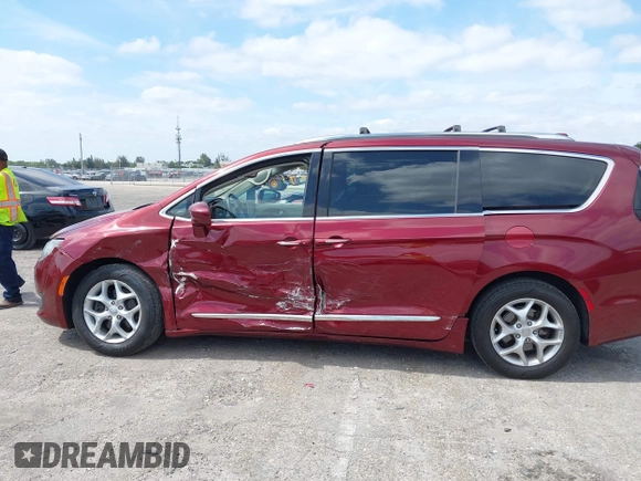 2017 Chrysler Pacifica Touring L with VIN 2C4RC1BG6HR739602, listed as a IAAI auction lot 42085250 with 96,377 mi miles and . Bid and sale history available at DreamBid. Image 14.