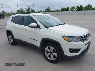 2019 Jeep Compass Latitude z VIN 3C4NJCBB9KT652088, wystawiony jako IAAI lot #42162439 z przebiegiem 97 276 mil mil oraz . Historia ofert i sprzedaży dostępna na DreamBid. Obrazek 1.