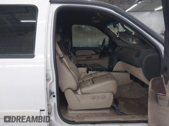 2008 Chevrolet Tahoe 1LT with VIN 1GNFK13038J148176, listed as a IAAI auction lot 41879903 with 200,709 mi miles and . Bid and sale history available at DreamBid. Image 5.