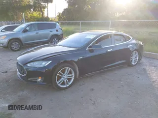 2013 Tesla Model S с VIN 5YJSA1DN9DFP06165, выставлен на аукционе IAAI как лот 40920844 с пробегом 181 342 миль миль и . История ставок и продаж доступна на DreamBid. Изображение 18.