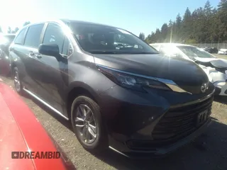 2025 Toyota Sienna LE z VIN 5TDKRKEC2SS239529, wystawiony jako IAAI lot #42182420 z przebiegiem 3 139 mil mil oraz . Historia ofert i sprzedaży dostępna na DreamBid. Obrazek 1.