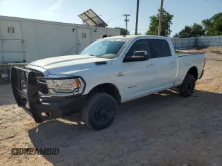 2022 Ram 2500 Big Horn z VIN 3C6UR5DL3NG322697, wystawiony jako Copart lot #55618875 z przebiegiem 132 590 mil mil oraz Czysty tytuł • Clean title. Historia ofert i sprzedaży dostępna na DreamBid. Obrazek 1.