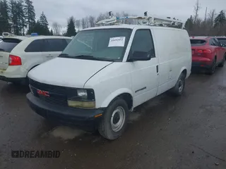 2000 GMC Safari Cargo with VIN 1GTDL19W8YB504401, listed as a IAAI auction lot 41692852 with Not Provided miles. Bid and sale history available at carsss.com. Image 2.