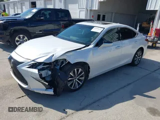 2019 Lexus ES with VIN 58ABZ1B13KU027719, listed as a IAAI auction lot 41945226 with 37,453 mi miles. Bid and sale history available at carsss.com. Image 17.
