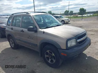 2002 Chevrolet Tracker ZR2 z VIN 2CNBJ734526932987, wystawiony jako IAAI lot #42289740 z przebiegiem 92 862 mil mil oraz . Historia ofert i sprzedaży dostępna na DreamBid. Obrazek 1.
