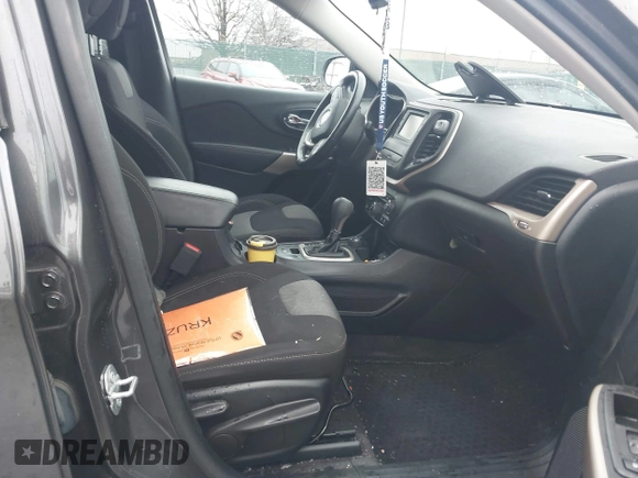 2018 Jeep Cherokee Latitude with VIN 1C4PJMCX4JD517792, listed as a IAAI auction lot 41524331 with Not provided miles and . Bid and sale history available at DreamBid. Image 5.