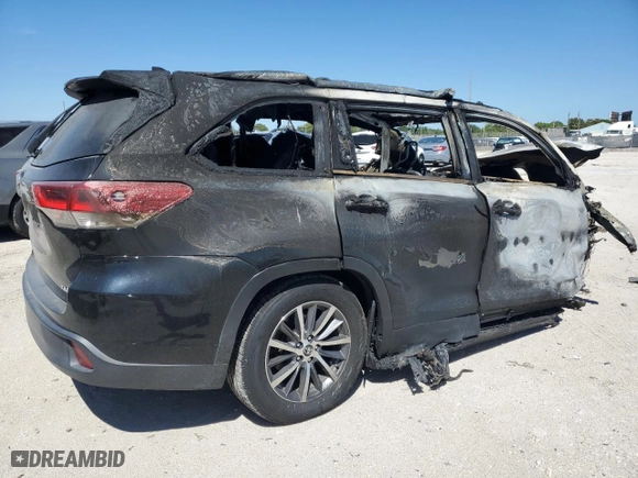 2019 Toyota Highlander SE with VIN 5TDKZRFH6KS556880, listed as a Copart auction lot 48111345 with 0 mi miles and Non Repairable. Bid and sale history available at carsss.com. Image 3.