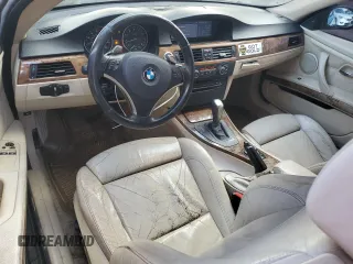 2008 BMW 3 Series 328i z VIN WBAWV13578P118345, wystawiony jako Copart lot #52437355 z przebiegiem 151 398 mil mil oraz Czysty tytuł • Clean title. Historia ofert i sprzedaży dostępna na DreamBid. Obrazek 8.