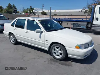 1998 Volvo S70 z VIN YV1LS5574W1483497, wystawiony jako IAAI lot #42544577 z przebiegiem 161 829 mil mil oraz . Historia ofert i sprzedaży dostępna na DreamBid. Obrazek 1.