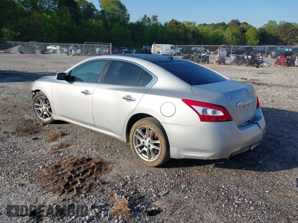 2011 Nissan Maxima SV z VIN 1N4AA5AP4BC803234, wystawiony jako IAAI lot #42012228 z przebiegiem 207 111 mil mil oraz . Historia ofert i sprzedaży dostępna na DreamBid. Obrazek 3.