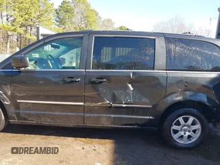 2010 Chrysler Town & Country Touring with VIN 2A4RR5DX0AR320261, listed as a IAAI auction lot 41816276 with 260,000 mi miles. Bid and sale history available at carsss.com. Image 14.