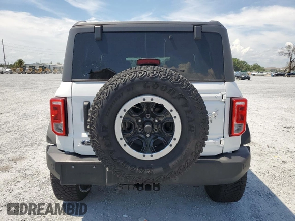2023 Ford Bronco z VIN 1FMEE5DP5PLB73657, wystawiony jako Copart lot #58473675 z przebiegiem 14 209 mil mil oraz Szkoda całkowita • Salvage title. Historia ofert i sprzedaży dostępna na DreamBid. Obrazek 6.