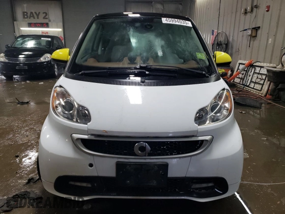 2014 Smart fortwo Pure z VIN WMEEJ3BA8EK740970, wystawiony jako Copart lot #45994035 z przebiegiem 44 787 mil mil oraz Szkoda całkowita • Salvage title. Historia ofert i sprzedaży dostępna na DreamBid. Obrazek 5.