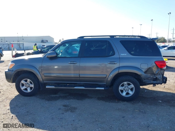 2006 Toyota Sequoia SR5 with VIN 5TDZT34A16S275000, listed as a IAAI auction lot 41615996 with 165,018 mi miles. Bid and sale history available at carsss.com. Image 14.