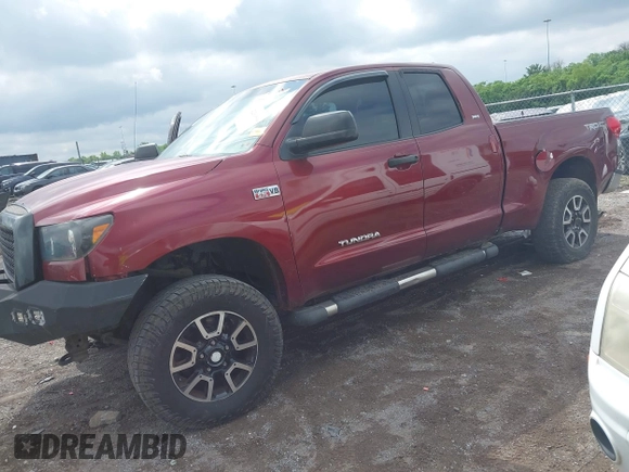 2008 Toyota Tundra z VIN 5TBBV541X8S517382, wystawiony jako IAAI lot #42231096 z przebiegiem 111 953 mil mil oraz . Historia ofert i sprzedaży dostępna na DreamBid. Obrazek 2.