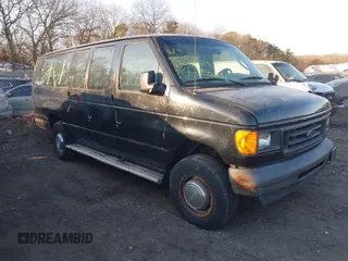 2005 Ford Econoline Wagon XL z VIN 1FBSS31L35HB17145, wystawiony jako IAAI lot #41436846 z przebiegiem Nie podano mil oraz . Historia ofert i sprzedaży dostępna na DreamBid. Obrazek 1.