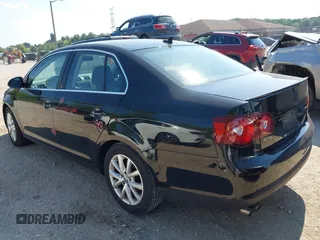 2010 Volkswagen Jetta Limited Edition z VIN 3VWRX7AJ5AM024194, wystawiony jako IAAI lot #42699309 z przebiegiem 179 644 mil mil oraz . Historia ofert i sprzedaży dostępna na DreamBid. Obrazek 3.