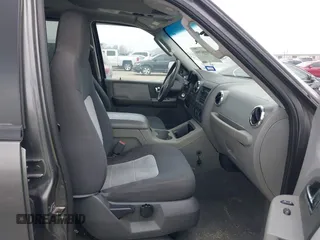 2005 Ford Expedition Special Service with VIN 1FMPU15545LA26180, listed as a IAAI auction lot 41806396 with 209,288 mi miles. Bid and sale history available at carsss.com. Image 5.