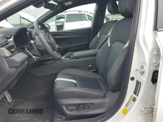2025 Toyota Camry LE z VIN 4T1DAACK6SU025512, wystawiony jako Copart lot #54516175 z przebiegiem 11 046 mil mil oraz Czysty tytuł • Clean title. Historia ofert i sprzedaży dostępna na DreamBid. Obrazek 7.