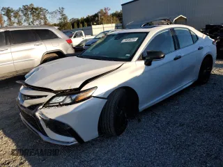 2022 Toyota Camry Hybrid XSE z VIN 4T1K31AK6NU576077, wystawiony jako Copart lot #75048224 z przebiegiem 27 446 mil mil oraz Szkoda całkowita • Salvage title. Historia ofert i sprzedaży dostępna na DreamBid. Obrazek 1.