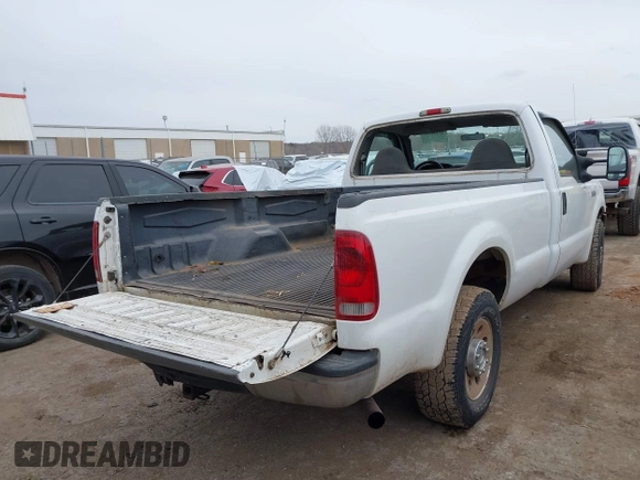 2005 Ford F-250 XL z VIN 1FTNF20585EB02605, wystawiony jako IAAI lot #41308941 z przebiegiem 223 607 mil mil oraz . Historia ofert i sprzedaży dostępna na DreamBid. Obrazek 4.