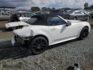 2017 FIAT 124 Spider Lusso with VIN JC1NFAEKXH0129702, listed as a Copart auction lot 42671425 with 49,628 mi miles and Salvage Title. Bid and sale history available at carsss.com. Image 3.