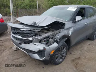 2021 Kia Seltos LX z VIN KNDEPCAA8M7104890, wystawiony jako IAAI lot #42059596 z przebiegiem 44 587 mil mil oraz . Historia ofert i sprzedaży dostępna na DreamBid. Obrazek 6.