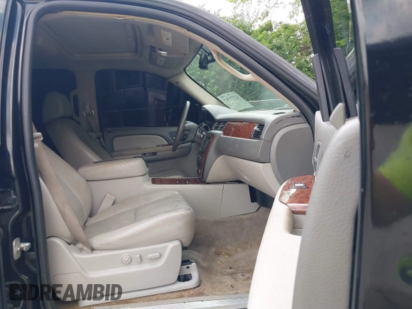 2007 Chevrolet Tahoe LT z VIN 1GNFK13067R331734, wystawiony jako IAAI lot #42372797 z przebiegiem 173 150 mil mil oraz . Historia ofert i sprzedaży dostępna na DreamBid. Obrazek 5.