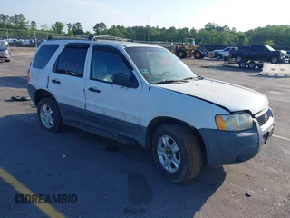 2003 Ford Escape XLT Popular 2 with VIN 1FMYU93143KA77989, listed as a IAAI auction lot 42062823 with 181,002 mi miles. Bid and sale history available at carsss.com. Image 1.