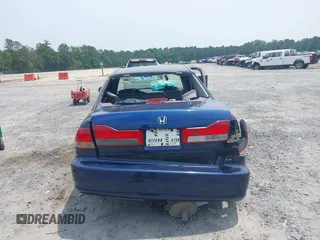 2002 Honda Accord LX z VIN 1HGCG56402A174052, wystawiony jako IAAI lot #42400300 z przebiegiem 223 902 mil mil oraz . Historia ofert i sprzedaży dostępna na DreamBid. Obrazek 16.