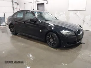 2011 BMW 3 Series 328i xDrive with VIN WBAPK7C5XBA818385, listed as a IAAI auction lot 41655317 with 113,639 mi miles. Bid and sale history available at carsss.com. Image 1.