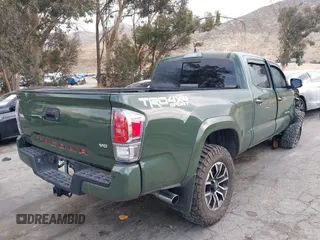 2021 Toyota Tacoma 4WD SR5 with VIN 3TMDZ5BN0MM116198, listed as a IAAI auction lot 41445815 with 59,561 mi miles. Bid and sale history available at carsss.com. Image 4.