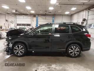 2024 Subaru Forester Limited with VIN JF2SKALC4RH441399, listed as a IAAI auction lot 41009860 with 6,101 mi miles. Bid and sale history available at carsss.com. Image 15.