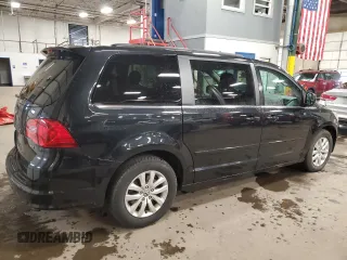 2014 Volkswagen Routan SE with VIN 2C4RVABG5ER135352, listed as a Copart auction lot 51677515 with 136,833 mi miles and Clean title. Bid and sale history available at DreamBid. Image 3.