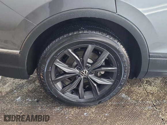 2024 Volkswagen Tiguan SE with VIN 3VV3B7AX8RM107014, listed as a IAAI auction lot 42734341 with 27,789 mi miles and . Bid and sale history available at DreamBid. Image 13.