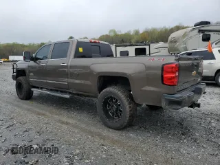 2015 Chevrolet Silverado 3500HD High Country z VIN 1GC4K1E84FF551263, wystawiony jako Copart lot #51272545 z przebiegiem 249 026 mil mil oraz Tytuł czysty. Historia ofert i sprzedaży dostępna na DreamBid. Obrazek 2.