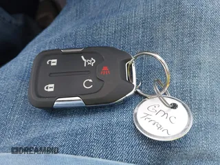 2024 GMC Terrain AT4 z VIN 3GKALYEG7RL207165, wystawiony jako IAAI lot #42103766 z przebiegiem 16 065 mil mil oraz . Historia ofert i sprzedaży dostępna na DreamBid. Obrazek 11.