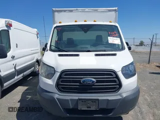 2018 Ford Transit z VIN 1FDBF8ZM6JKA62161, wystawiony jako IAAI lot #42468263 z przebiegiem 70 057 mil mil oraz . Historia ofert i sprzedaży dostępna na DreamBid. Obrazek 12.