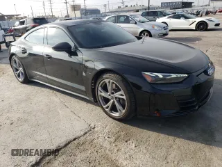 2023 Audi e-tron GT Premium Plus z VIN WAUFJBFW6P7001571, wystawiony jako Copart lot #43203774 z przebiegiem 12 773 mil mil oraz . Historia ofert i sprzedaży dostępna na DreamBid. Obrazek 4.