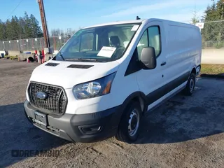 2021 Ford Transit Cargo z VIN 1FTYE1Y89MKA16809, wystawiony jako IAAI lot #41643195 z przebiegiem 7 407 mil mil oraz . Historia ofert i sprzedaży dostępna na DreamBid. Obrazek 18.
