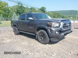 2017 Toyota Tacoma SR5 z VIN 3TMAZ5CNXHM042327, wystawiony jako IAAI lot #42440702 z przebiegiem 189 577 mil mil oraz . Historia ofert i sprzedaży dostępna na DreamBid. Obrazek 1.