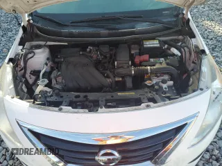 2016 Nissan Versa S z VIN 3N1CN7AP7GL893786, wystawiony jako Copart lot #58394985 z przebiegiem 107 461 mil mil oraz Szkoda całkowita • Salvage title. Historia ofert i sprzedaży dostępna na DreamBid. Obrazek 11.