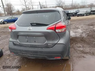 2018 Nissan Kicks SV with VIN 3N1CP5CU9JL541141, listed as a IAAI auction lot 41723052 with 164,461 mi miles. Bid and sale history available at carsss.com. Image 17.