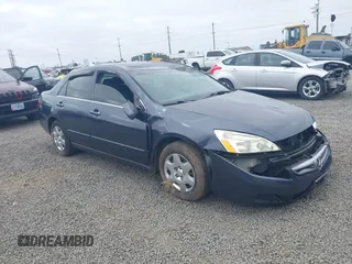2007 Honda Accord LX с VIN 1HGCM56417A219001, выставлен на аукционе IAAI как лот 42462488 с пробегом 179 652 миль миль и . История ставок и продаж доступна на DreamBid. Изображение 1.
